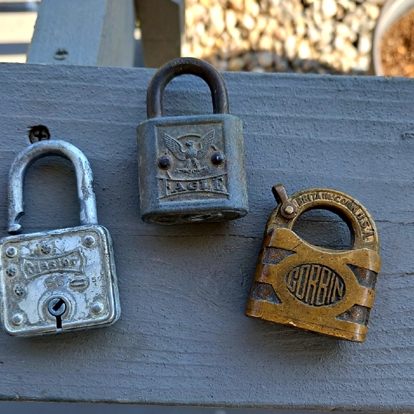 3 Vintage Locks - Picture 1 of 2